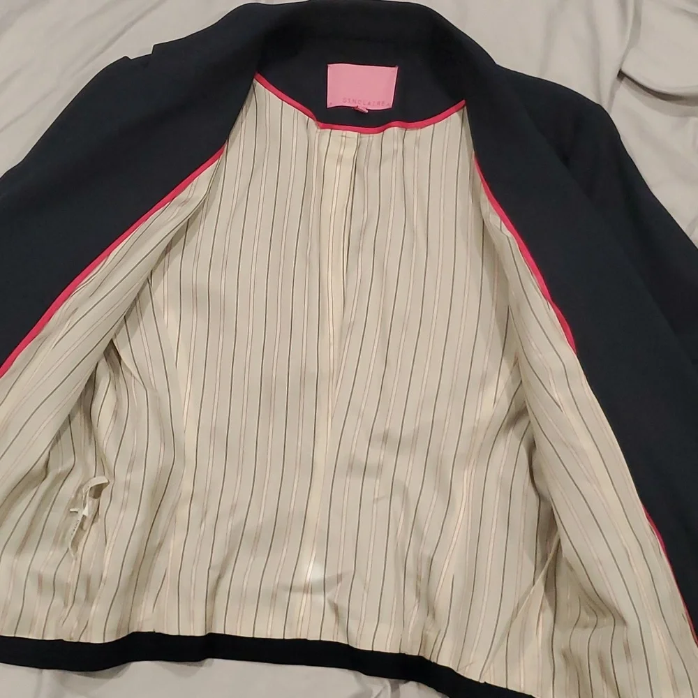 Blazer - Picture 2 of 7